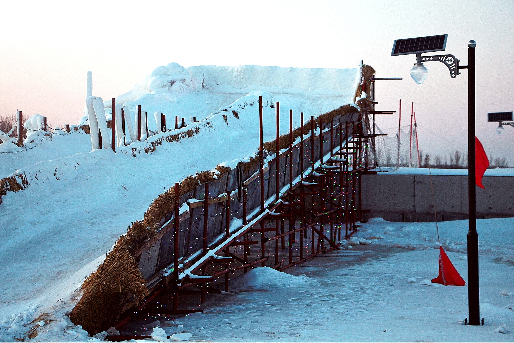 巨龙湖冰雪世界5.jpg